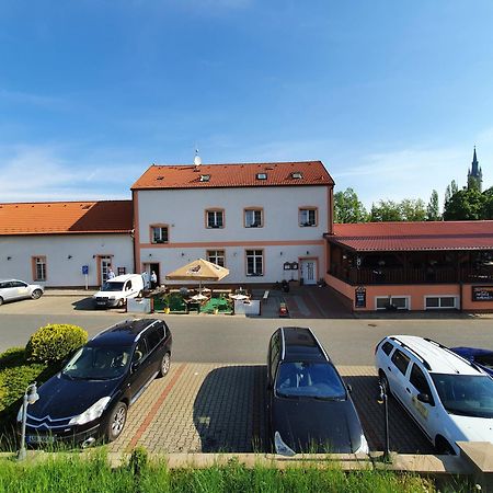 Pivovarska Restaurace Čáslav מראה חיצוני תמונה